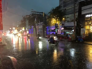 Ho Chi Minh City Flooding: Heavy Rain Causes Urban Chaos in TP HCM - image 5