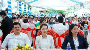 Meet the Low-Profile Sister of Cuong Do La: A Billionaire Power Couple - image 2