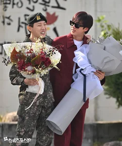 Min Hee Jin, BTS’s J-Hope and Jin, and BlackPink’s Rosé Create a Social Media Frenzy - image 3