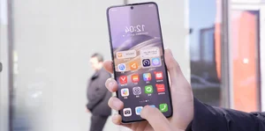 The Revolutionary Next-Gen Smartphone Consumers Are Rushing to Buy - image 2