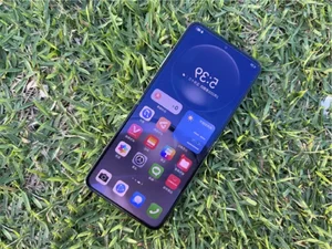 The Revolutionary Next-Gen Smartphone Consumers Are Rushing to Buy - image 7