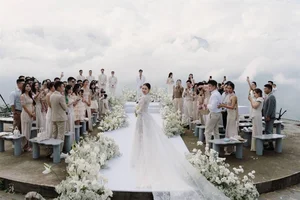 Stunning 'Wedding in the Clouds' Goes Viral Among Netizens - image 3