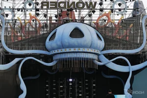 Inside the Spectacular Ocean-Themed Stage of 8Wonder Music Festival - image 7