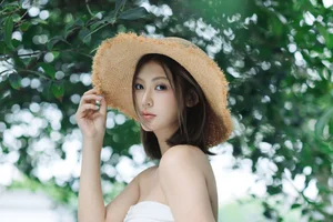 YiTuYu Art Language Vol.10572 featuring Model Jing Zhu - image 1