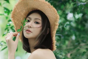 YiTuYu Art Language Vol.10572 featuring Model Jing Zhu - image 0