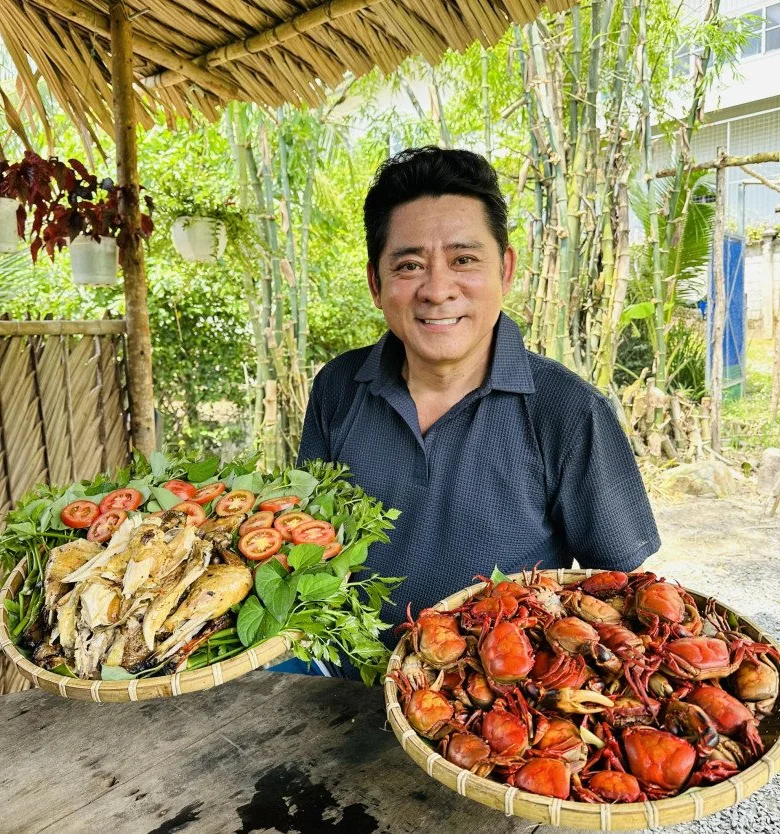 Actor Huynh Anh Tuan Shares Colorful Countryside Meals with Humorous Self-Praise