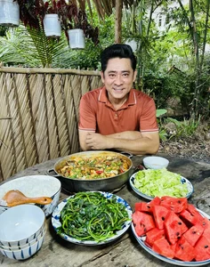 Actor Huynh Anh Tuan Shares Colorful Countryside Meals with Humorous Self-Praise - image 1
