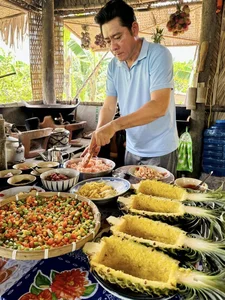 Actor Huynh Anh Tuan Shares Colorful Countryside Meals with Humorous Self-Praise - image 14