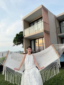 Vietnamese Stars Celebrate Success: Midu's Master's Degree and Van Dung's Nostalgic Family Moments - image 1