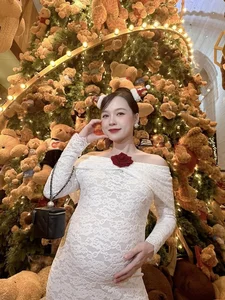 Maternity Fashion Secrets of the Famous "50 Billion Hot Girl" - image 6