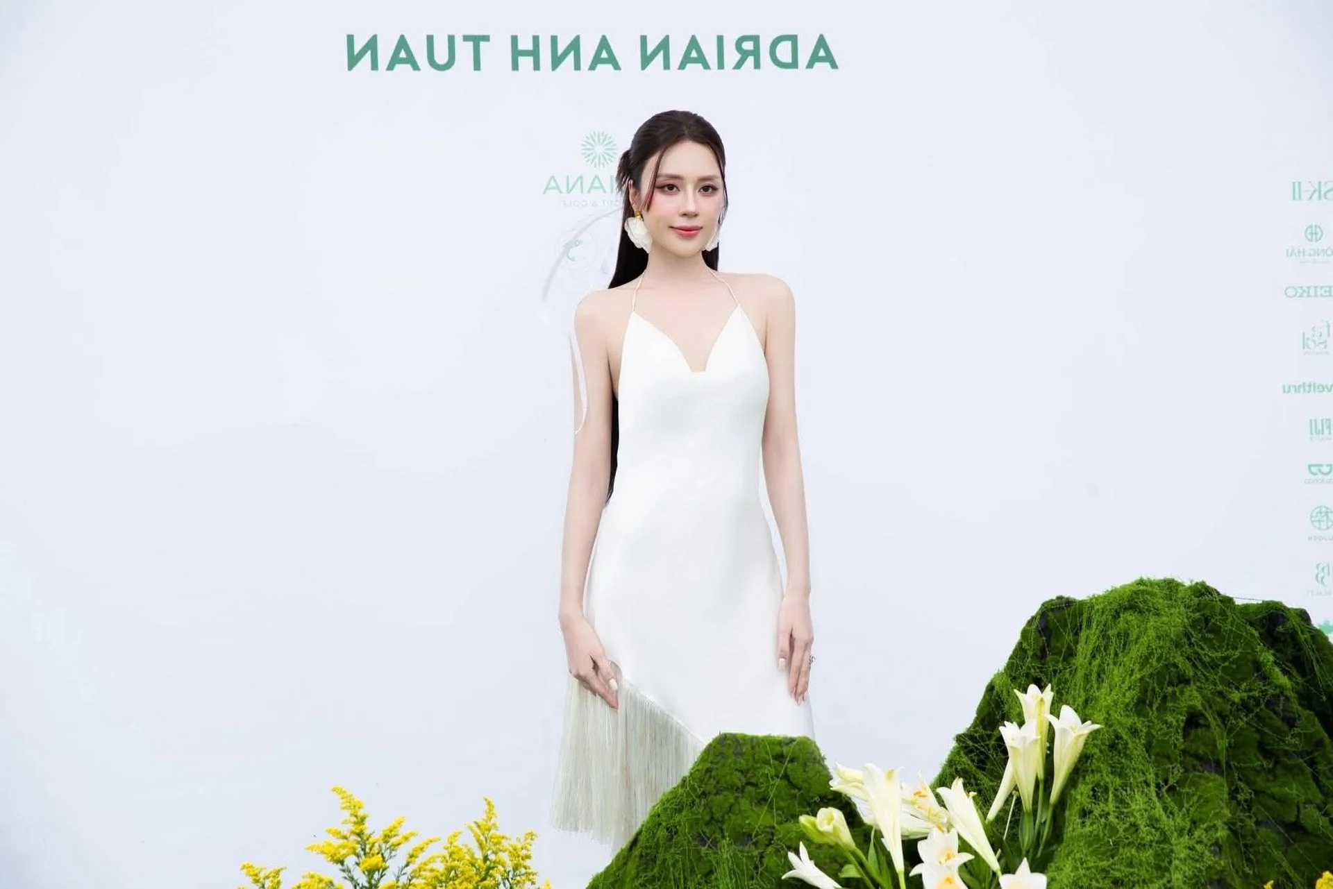 Miss To Diep Ha Steals the Spotlight in an Elegant White Silk Red Carpet Dress
