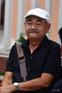 Emotional Farewell: Artists Mourn at the Memorial of Actor Quý Bình - image 6
