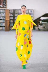 Supermodel Vo Hoang Yen Walks Catwalk Holding Her Baby - image 3