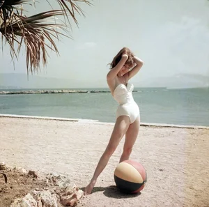 Iconic Beauty: The 15 Most Captivating Actresses of the 20th Century - image 8