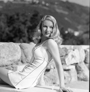 Iconic Beauty: The 15 Most Captivating Actresses of the 20th Century - image 6