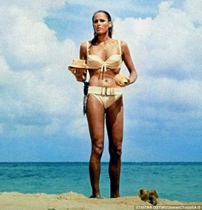 Iconic Beauty: The 15 Most Captivating Actresses of the 20th Century - image 7