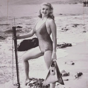 Iconic Beauty: The 15 Most Captivating Actresses of the 20th Century - image 10