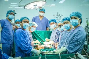 Vietnam Achieves Medical Milestone with First Successful Domino Organ Transplant - image 15