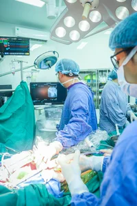 Vietnam Achieves Medical Milestone with First Successful Domino Organ Transplant - image 10