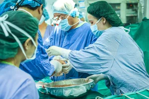Vietnam Achieves Medical Milestone with First Successful Domino Organ Transplant - image 16