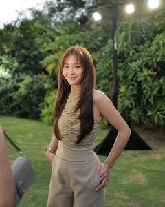Actress Kha Ngan Shines with Radiant Natural Beauty and Effortless Style - image 8