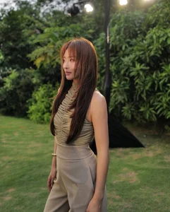 Actress Kha Ngan Shines with Radiant Natural Beauty and Effortless Style - image 2