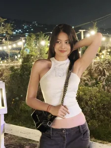 Vietnamese Star Thuy Anh Flaunts Her Toned Waist in Stunning Photoshoot - image 2