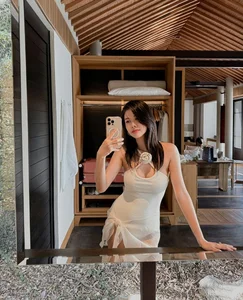 Vietnamese Star Thuy Anh Flaunts Her Toned Waist in Stunning Photoshoot - image 0