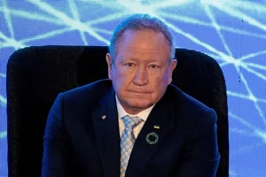 World's Biggest Losers: Billionaires Who Lost the Most Wealth Recently - image 7