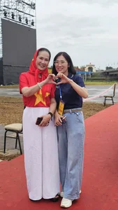 Vietnam Showbiz Updates: Veteran Artist Health Concerns and Playful Celebrity Banter - image 31