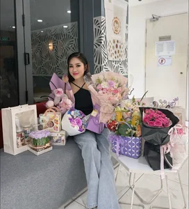 Vietnam Showbiz Updates: Veteran Artist Health Concerns and Playful Celebrity Banter - image 4