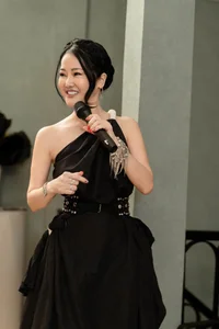 Vietnam Showbiz Updates: Veteran Artist Health Concerns and Playful Celebrity Banter - image 18