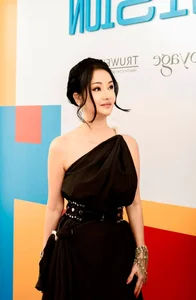 Vietnam Showbiz Updates: Veteran Artist Health Concerns and Playful Celebrity Banter - image 19