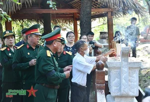 Wife of General Vo Nguyen Giap Laid to Rest at Vung Chua - image 3