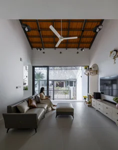 Innovative 108-Square-Meter Multi-Generational Home with Seamless Continuous Spaces - image 11