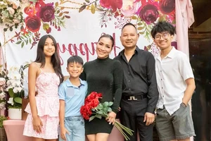 Singer Hong Ngoc Shares Heartwarming Moments from Luxury Family Vacation Abroad - image 0