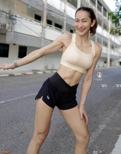 Trending Athleisure Fashion: How Vietnamese Hot Girls Style Gym Wear - image 3
