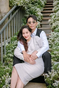 Glamorous Pregnancy Style: Khanh Thi Pampered by Husband Phan Hien with Luxury Gifts and Utmost Care - image 2