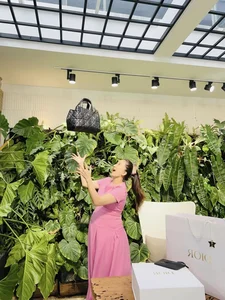 Glamorous Pregnancy Style: Khanh Thi Pampered by Husband Phan Hien with Luxury Gifts and Utmost Care - image 3