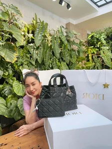Glamorous Pregnancy Style: Khanh Thi Pampered by Husband Phan Hien with Luxury Gifts and Utmost Care - image 4