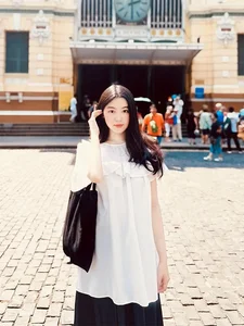 The Breathtaking Pageant-Ready Beauty of MC Quyen Linh's Daughter - image 2