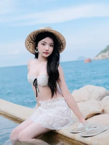 Quynh Truong Stuns in White Lace Bikini: A Viral Social Media Moment - image 6
