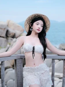 Quynh Truong Stuns in White Lace Bikini: A Viral Social Media Moment - image 3