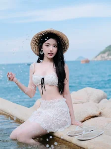 Quynh Truong Stuns in White Lace Bikini: A Viral Social Media Moment - image 8