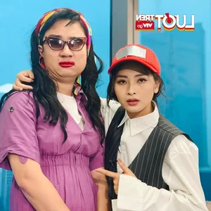 Chic Masculine Fashion of MC Huyen Trang Mu Tat on VTVGo - image 0
