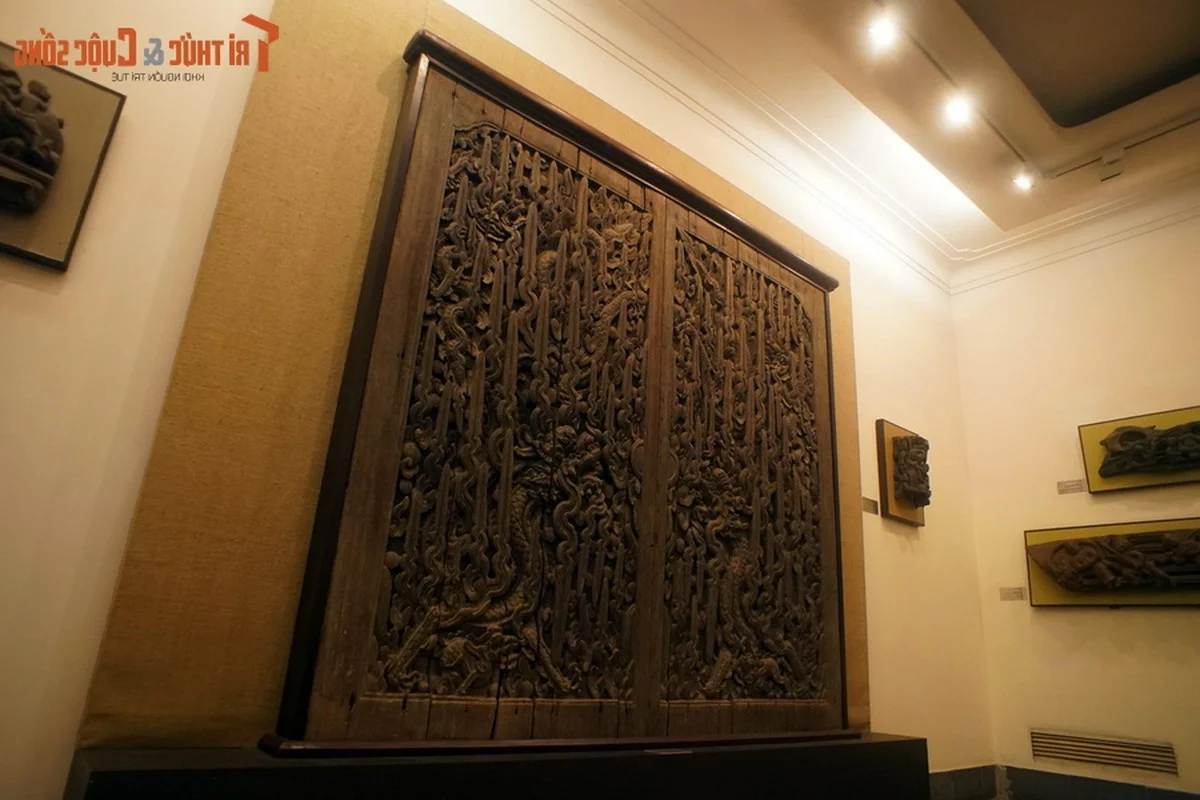Masterpieces of Ancient Vietnamese Wood Carving: Two Royal Dragon Doors