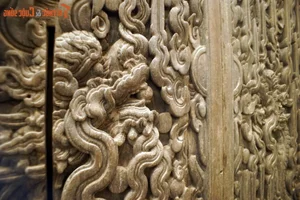 Masterpieces of Ancient Vietnamese Wood Carving: Two Royal Dragon Doors - image 8