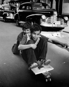 Nostalgic Journey: Exploring the Streets of 1950s New York City - image 2