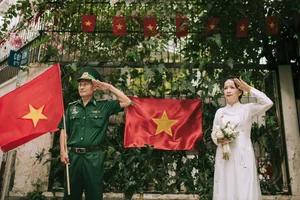 Viral 'Once in 50 Years' Wedding Photoshoot at Bach Dang Wharf Captivates Social Media - image 0