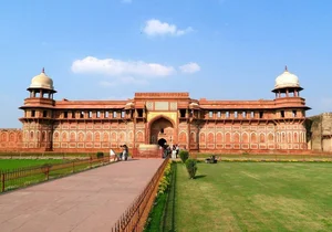 Majestic Ancient Forts of India: A Journey Through Architectural Grandeur and History - image 9